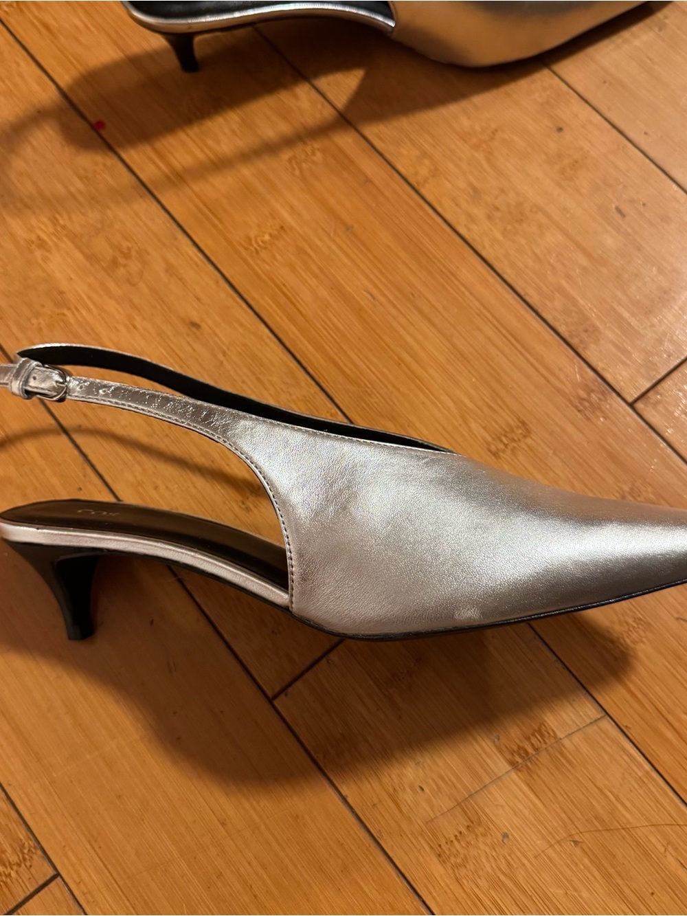 COS Silver POINTED LEATHER SLINGBACK KITTEN HEELS - New in Box, size 38/US 7 - Picture 3 of 5